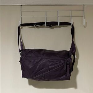 NWOT lululemon athletica Purple Crossbody Bag Beautiful Size For Travel